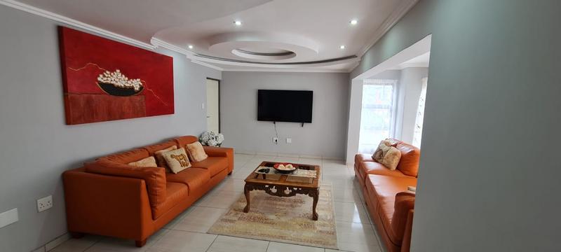 5 Bedroom Property for Sale in The Orchards Gauteng