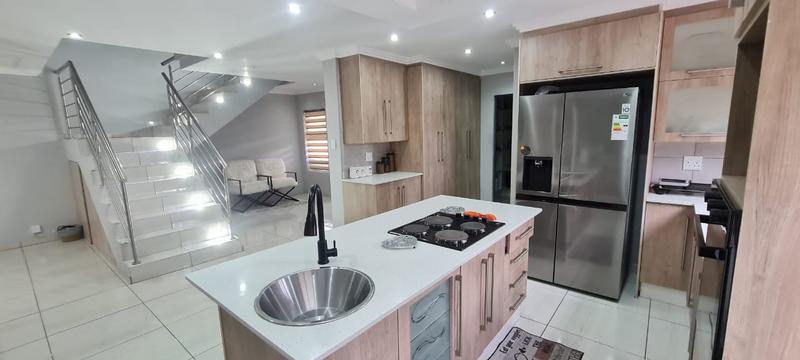 5 Bedroom Property for Sale in The Orchards Gauteng