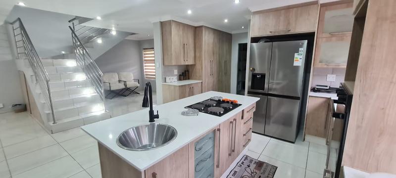 5 Bedroom Property for Sale in The Orchards Gauteng