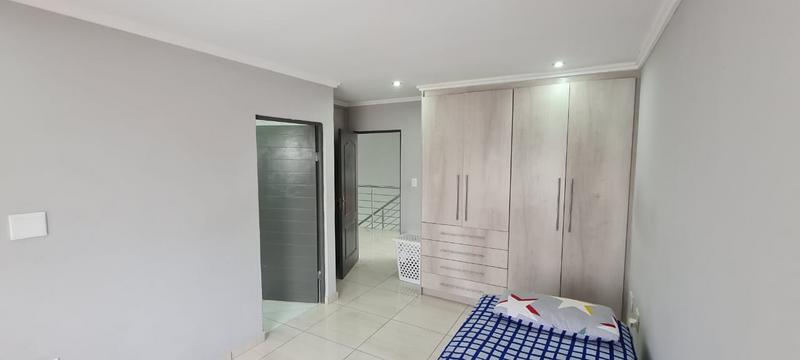 5 Bedroom Property for Sale in The Orchards Gauteng