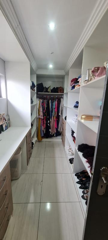 5 Bedroom Property for Sale in The Orchards Gauteng