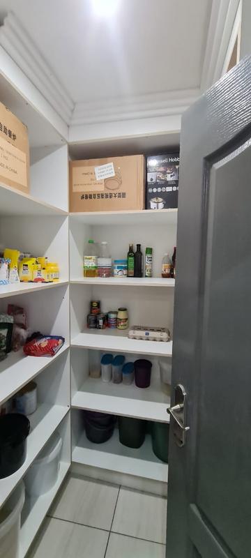 5 Bedroom Property for Sale in The Orchards Gauteng