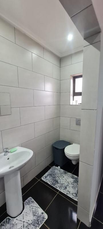 5 Bedroom Property for Sale in The Orchards Gauteng