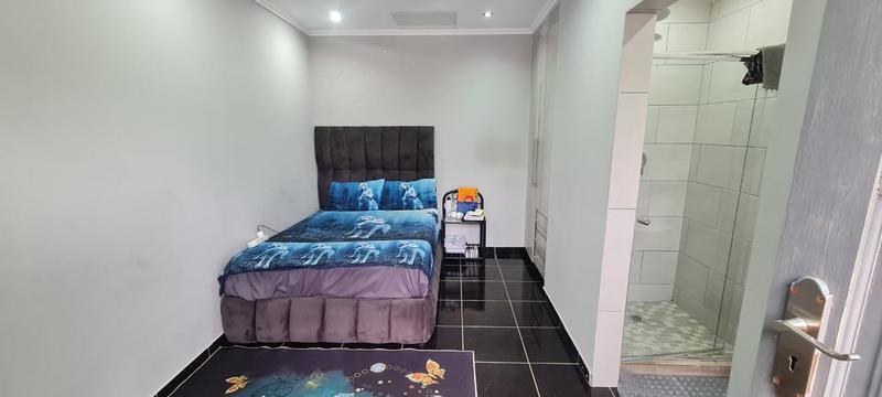 5 Bedroom Property for Sale in The Orchards Gauteng