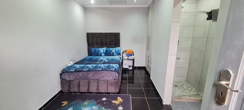 5 Bedroom Property for Sale in The Orchards Gauteng