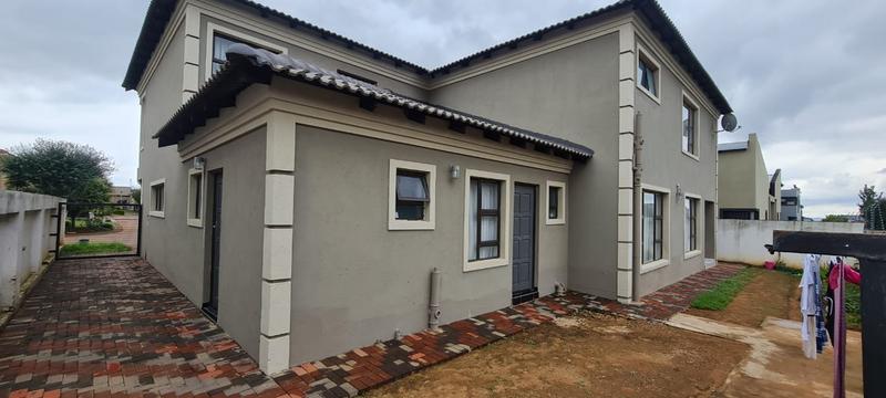 5 Bedroom Property for Sale in The Orchards Gauteng