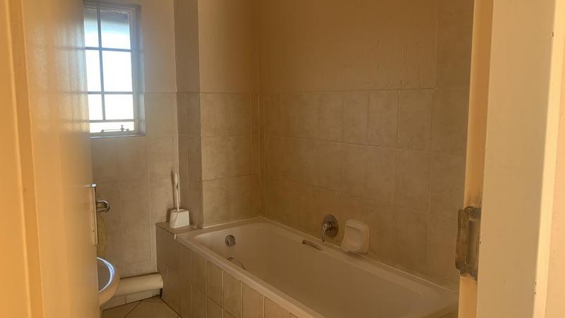 To Let 2 Bedroom Property for Rent in Heuweloord Gauteng