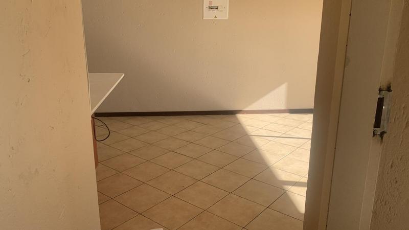 To Let 2 Bedroom Property for Rent in Heuweloord Gauteng