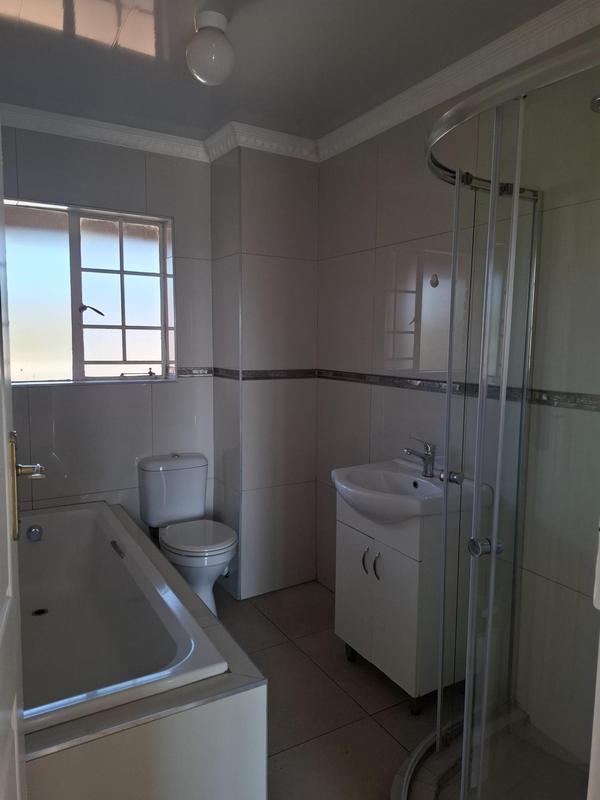 To Let 2 Bedroom Property for Rent in Heuweloord Gauteng