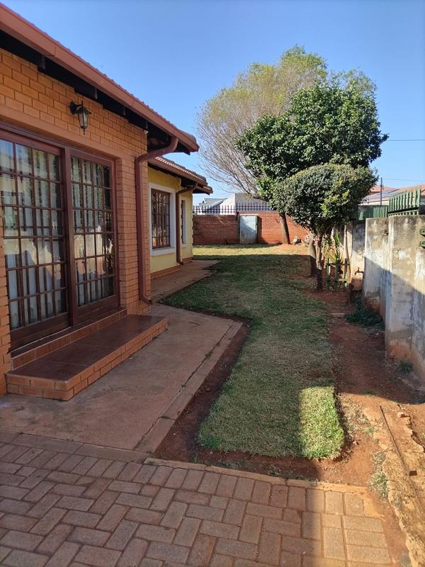 3 Bedroom Property for Sale in Dawn Park Gauteng