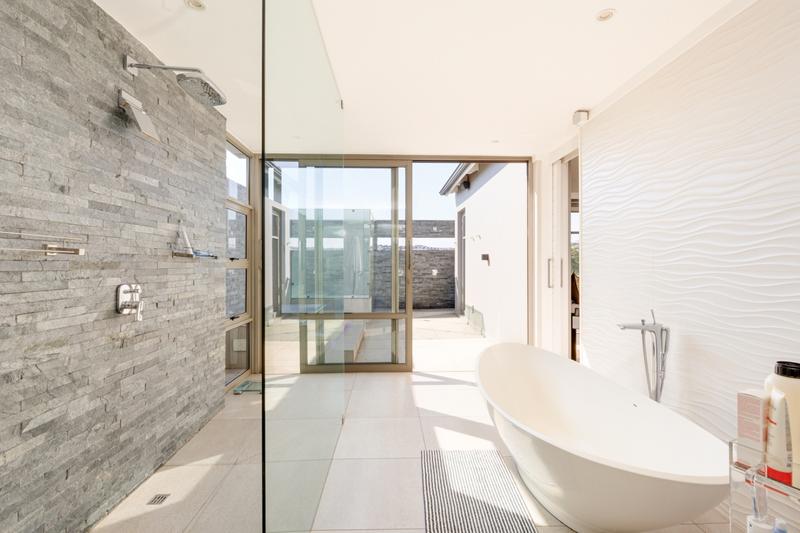 4 Bedroom Property for Sale in Waterfall Country Estate Gauteng