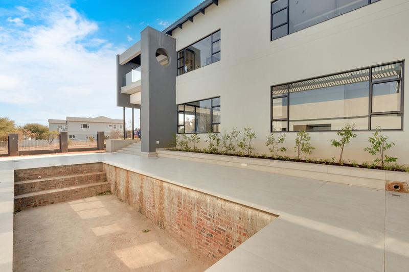6 Bedroom Property for Sale in Waterfall Country Estate Gauteng