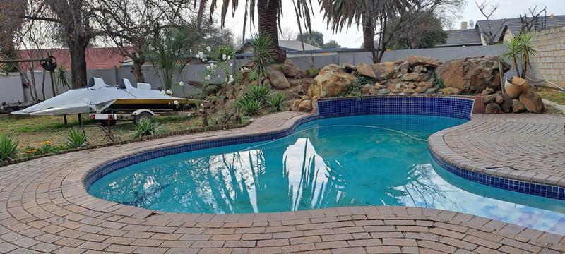 5 Bedroom Property for Sale in Brackenhurst Gauteng