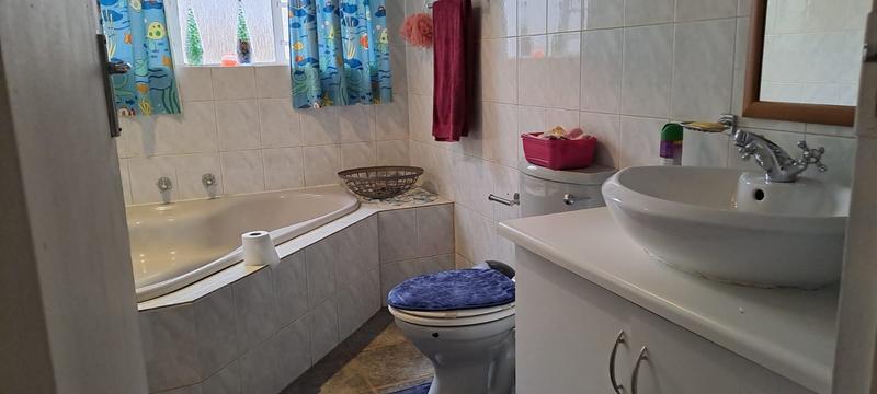5 Bedroom Property for Sale in Brackenhurst Gauteng