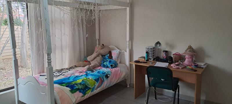 5 Bedroom Property for Sale in Brackenhurst Gauteng