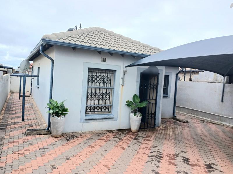 3 Bedroom Property for Sale in Clayville Gauteng