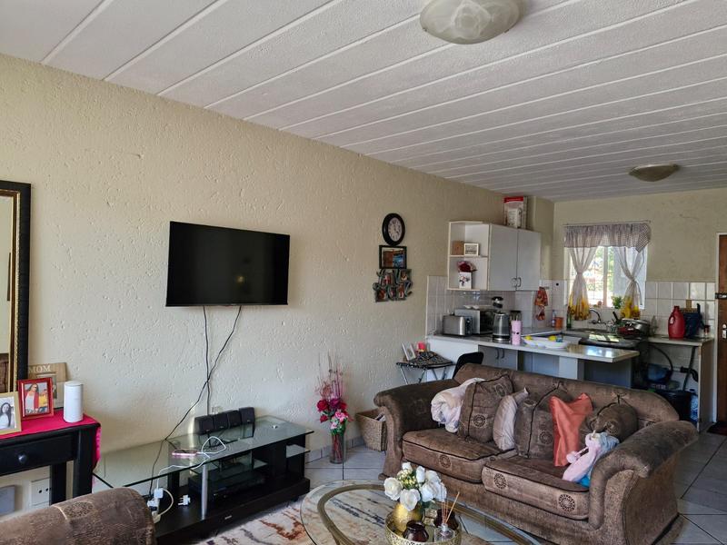 2 Bedroom Property for Sale in Glen Marais Gauteng