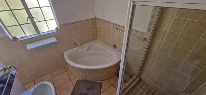 3 Bedroom Property for Sale in Kosmosdal Gauteng