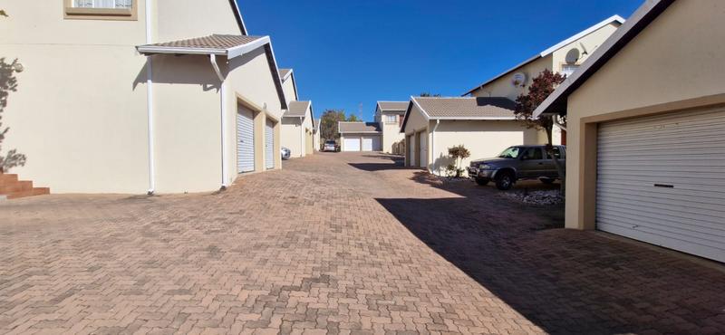3 Bedroom Property for Sale in Kosmosdal Gauteng