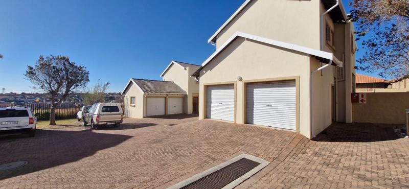 3 Bedroom Property for Sale in Kosmosdal Gauteng