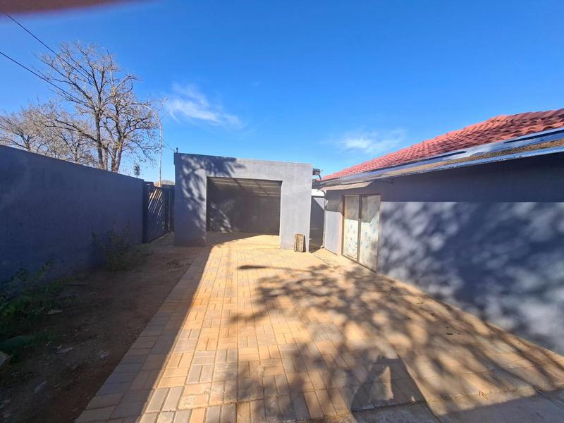 3 Bedroom Property for Sale in Protea North Gauteng