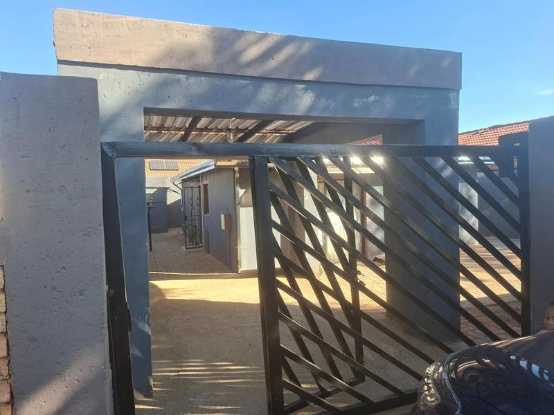 3 Bedroom Property for Sale in Protea North Gauteng