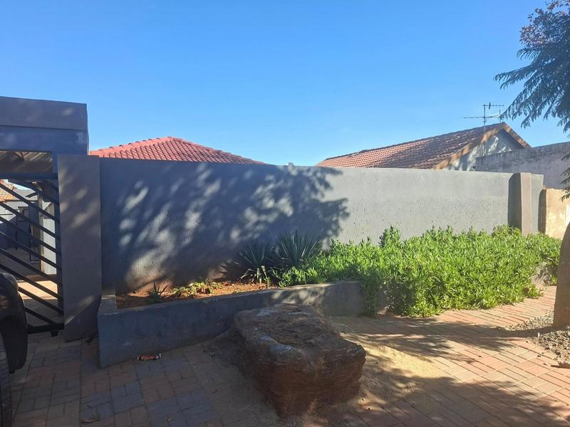 3 Bedroom Property for Sale in Protea North Gauteng