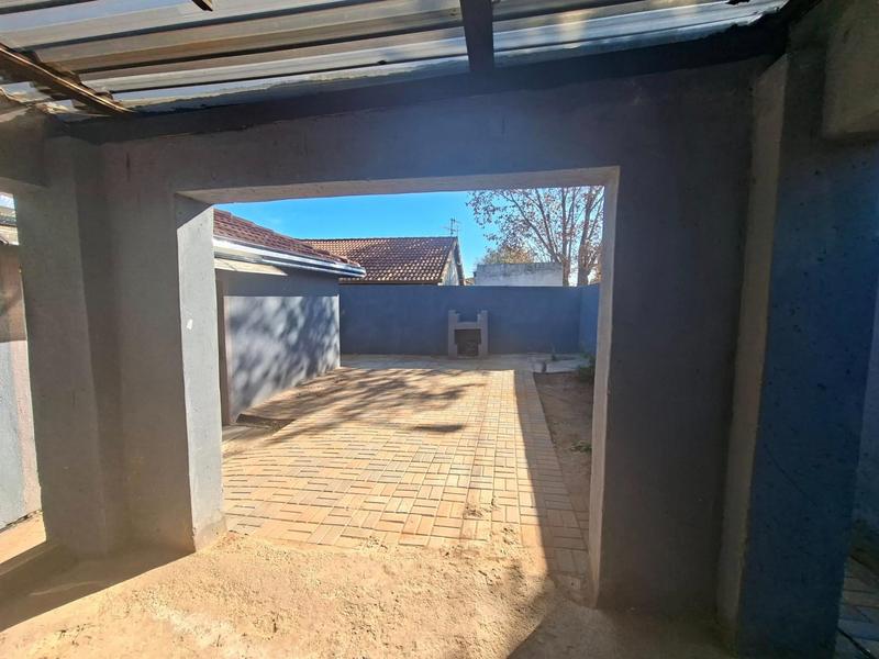 3 Bedroom Property for Sale in Protea North Gauteng