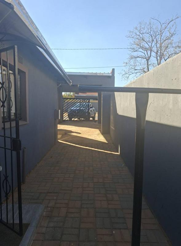 3 Bedroom Property for Sale in Protea North Gauteng