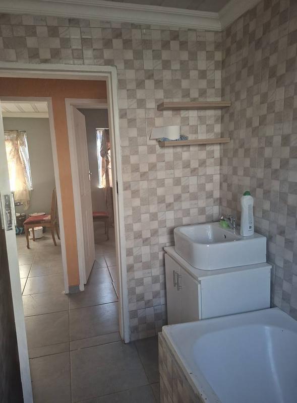 3 Bedroom Property for Sale in Protea North Gauteng