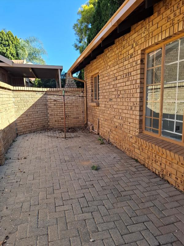 To Let 2 Bedroom Property for Rent in Faerie Glen Gauteng