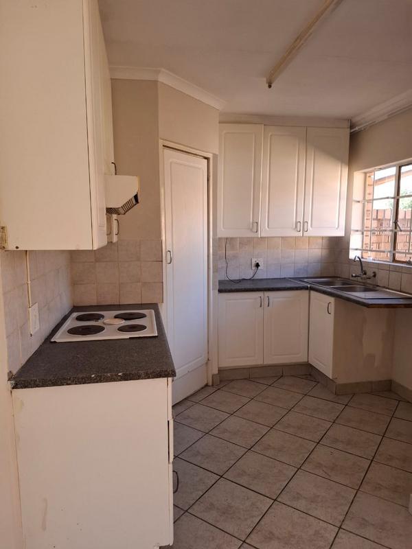 To Let 2 Bedroom Property for Rent in Faerie Glen Gauteng