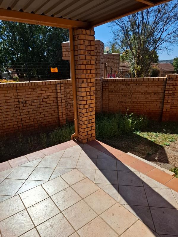 To Let 2 Bedroom Property for Rent in Faerie Glen Gauteng