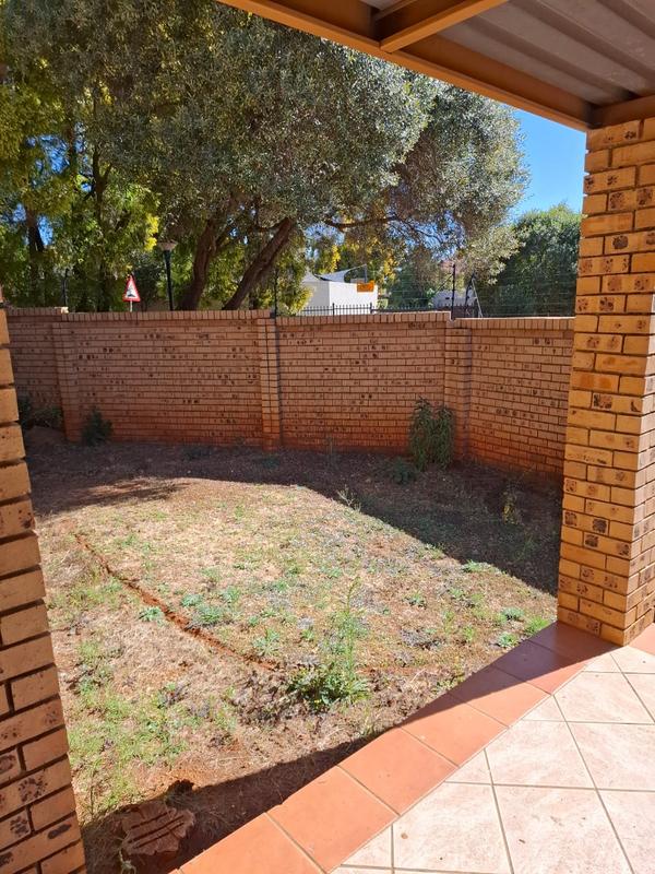 To Let 2 Bedroom Property for Rent in Faerie Glen Gauteng