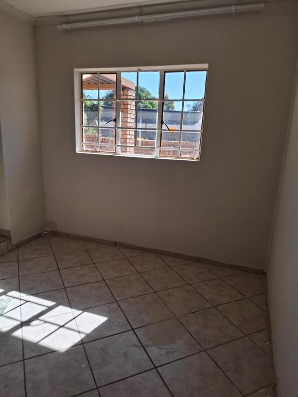 To Let 2 Bedroom Property for Rent in Faerie Glen Gauteng