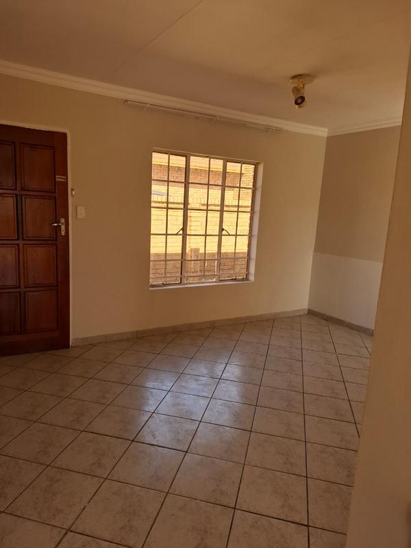 To Let 2 Bedroom Property for Rent in Faerie Glen Gauteng