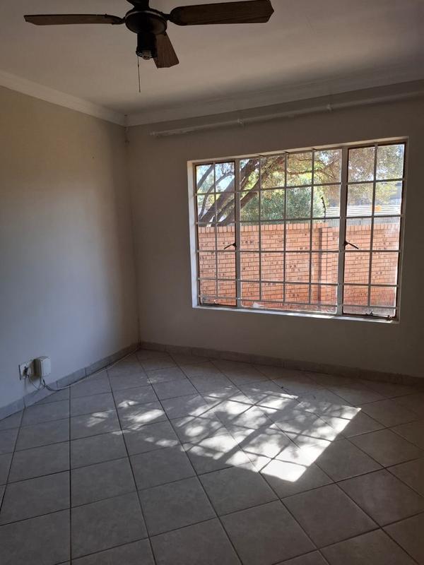 To Let 2 Bedroom Property for Rent in Faerie Glen Gauteng