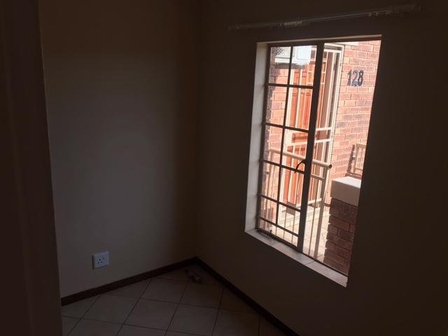 To Let 2 Bedroom Property for Rent in Mooikloof Ridge Gauteng