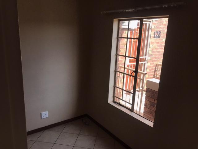 To Let 2 Bedroom Property for Rent in Mooikloof Ridge Gauteng