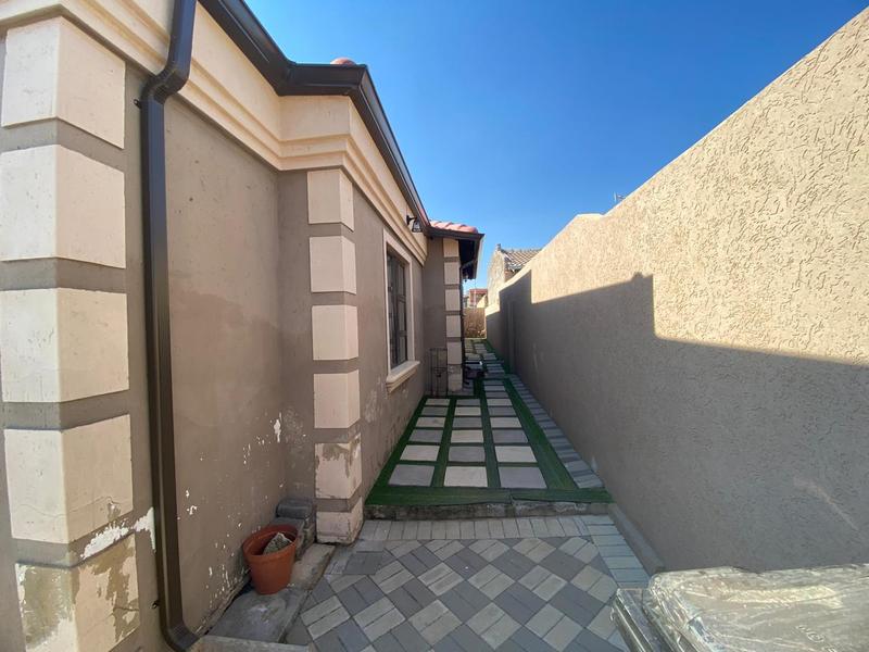 4 Bedroom Property for Sale in Birch Acres Gauteng