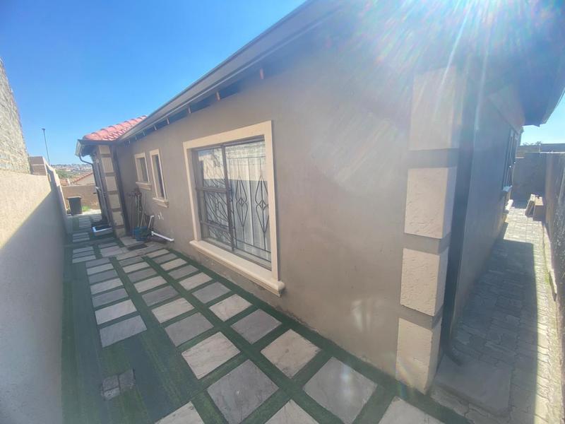 4 Bedroom Property for Sale in Birch Acres Gauteng