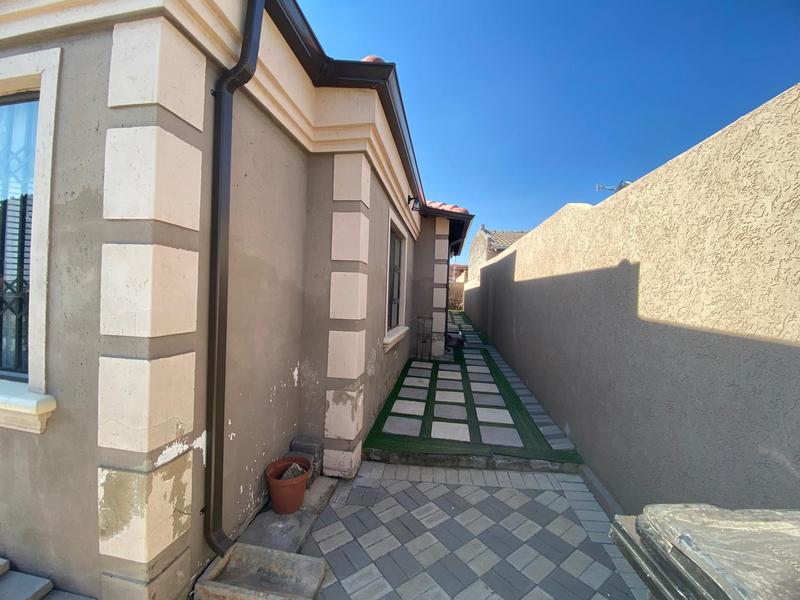 4 Bedroom Property for Sale in Birch Acres Gauteng