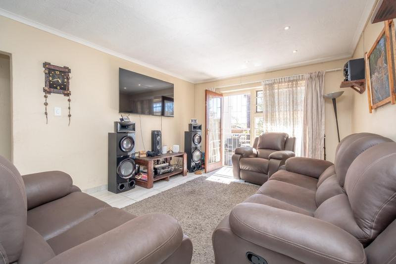 To Let 2 Bedroom Property for Rent in Rangeview Gauteng