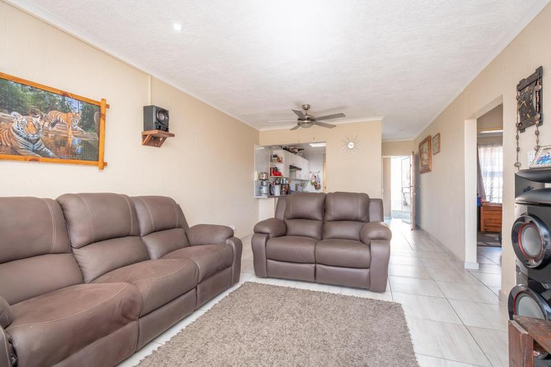 To Let 2 Bedroom Property for Rent in Rangeview Gauteng