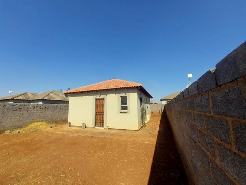 2 Bedroom Property for Sale in Lufhereng Gauteng