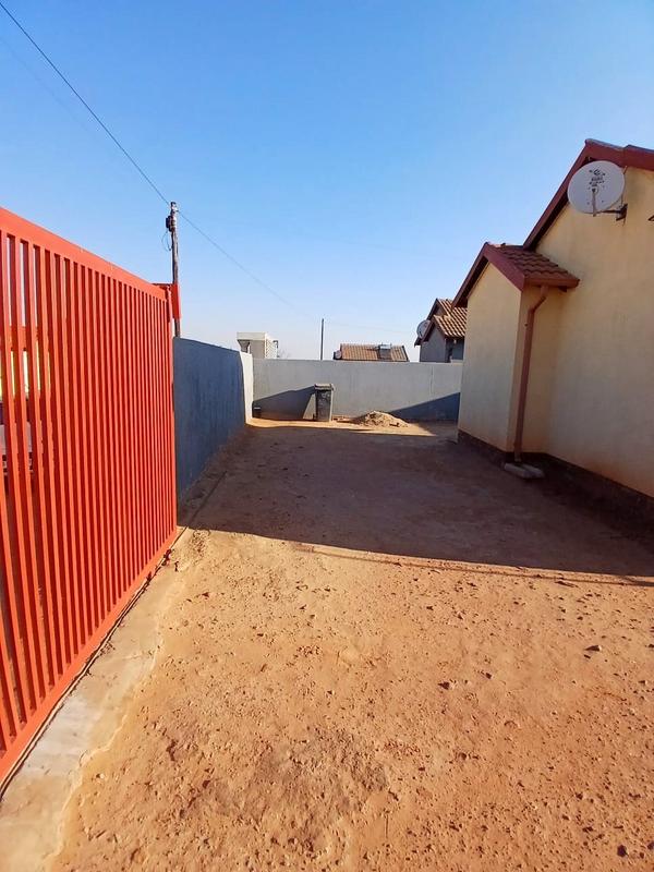 2 Bedroom Property for Sale in Bram Fischerville Gauteng