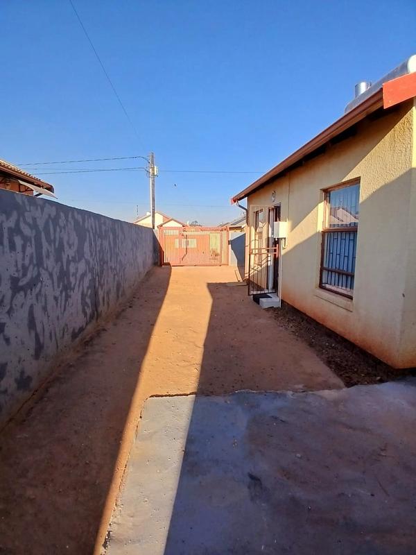 2 Bedroom Property for Sale in Bram Fischerville Gauteng