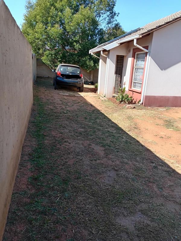 2 Bedroom Property for Sale in Lenasia South Gauteng