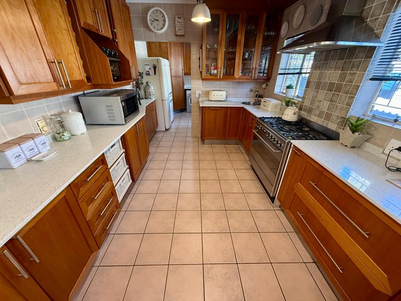 5 Bedroom Property for Sale in Wierda Park Gauteng