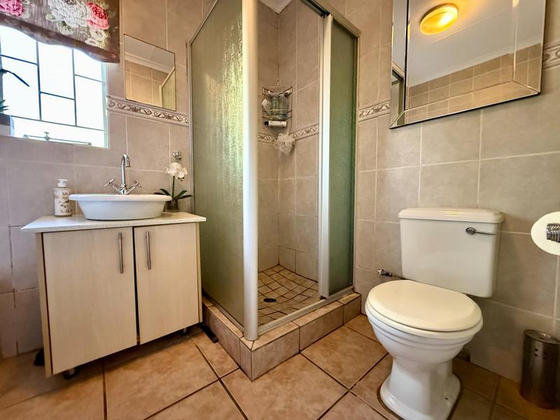 5 Bedroom Property for Sale in Wierda Park Gauteng